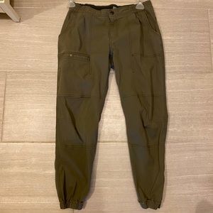 Women’s Mountain Hardwear pants